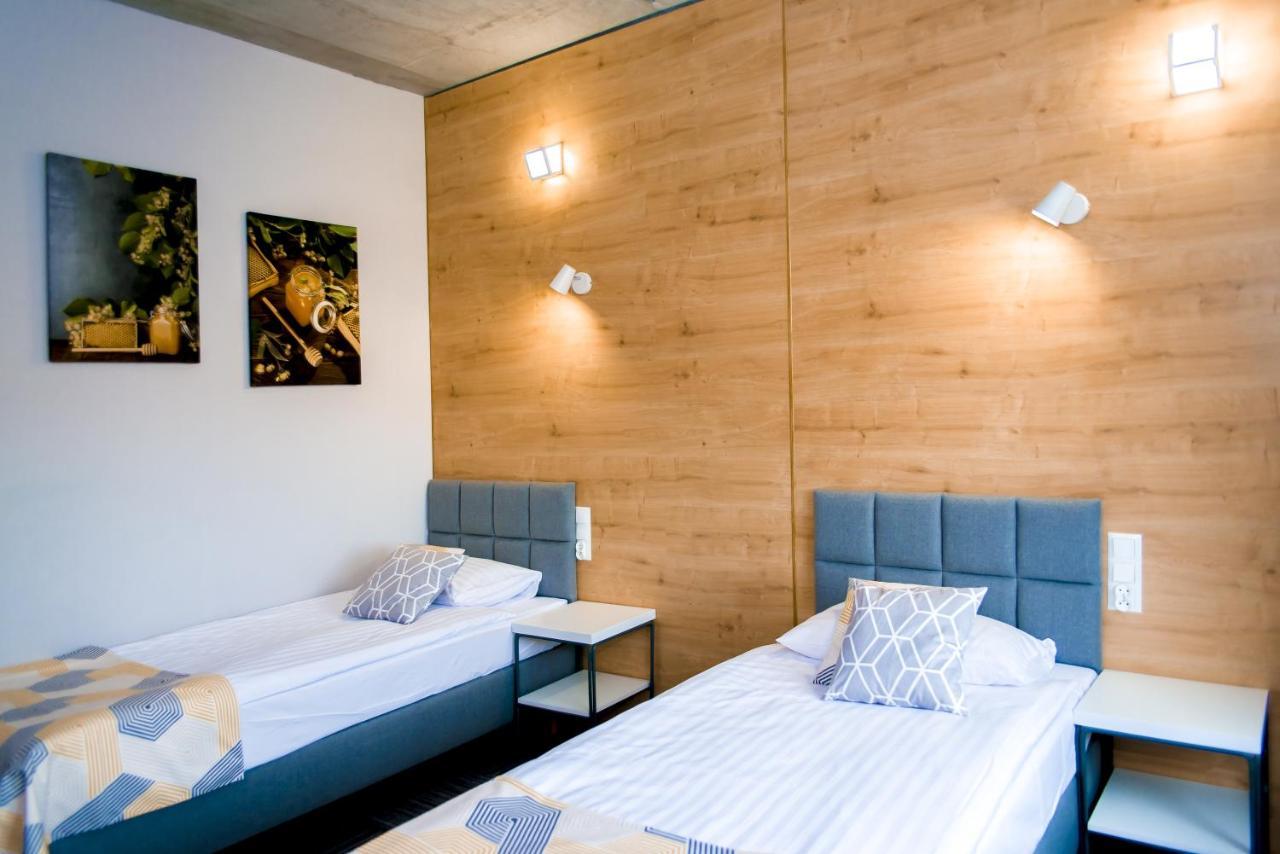 Hotel 107 รูเมีย ภายนอก รูปภาพ